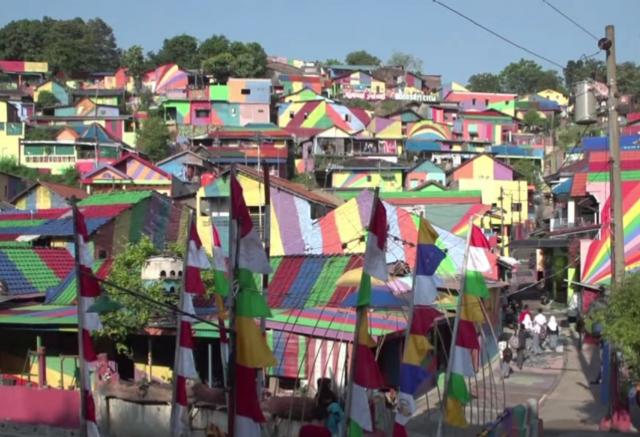 Od sela sirotinje do turističke atrakcije duginih boja